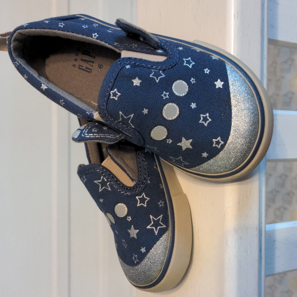GAP | slip on size 6 toddler